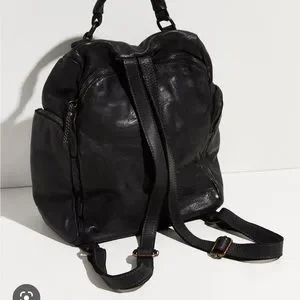 Free People Bolsa Nova Mamma Mia Slouchy Leather Backpack- RARE black Mia Backpack in Black main image 3